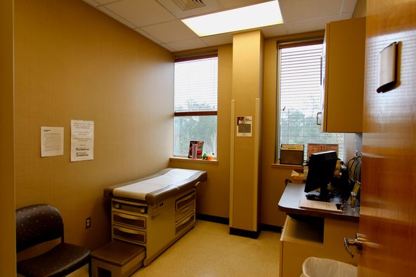 Class A Office/Medical : 2 Southern Point Pkwy, Hattiesburg, MS 39401
